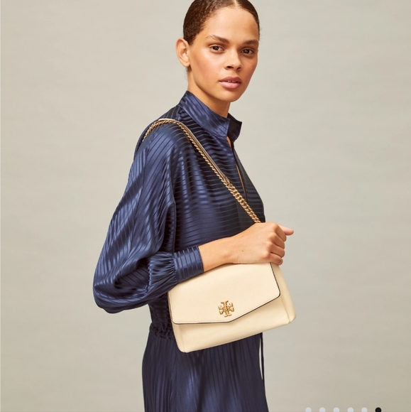 Tory Burch Kira PEBBLED small convertible - Picture 6 of 12